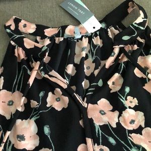 Adorable floral top NWT!